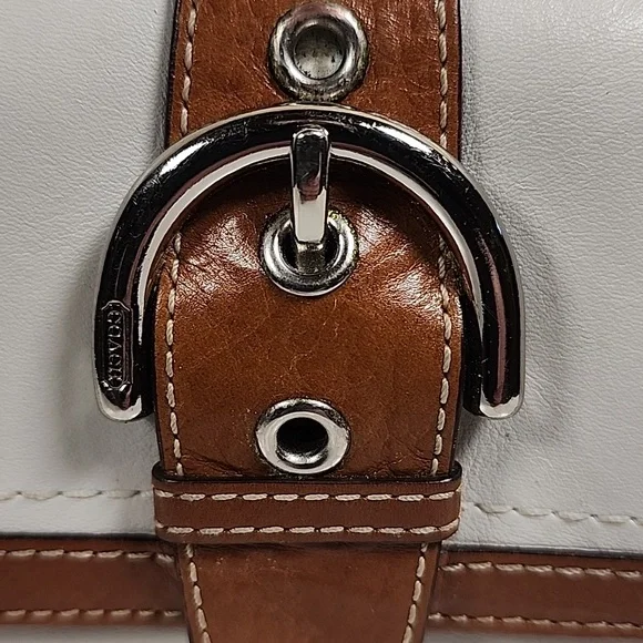 Vintage Coach Soho Wallet - Picture 3 of 16